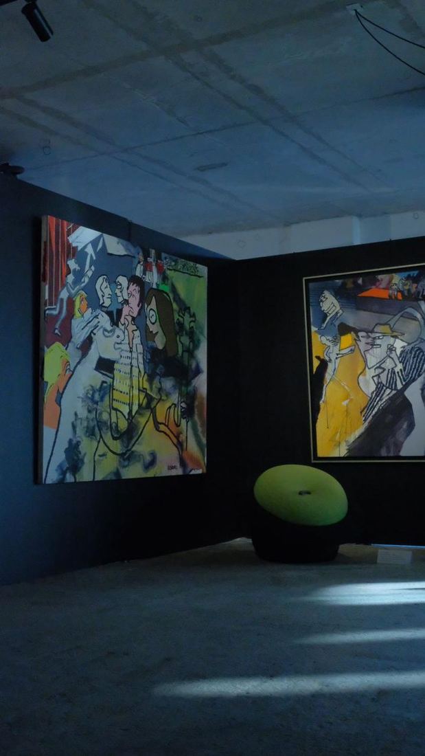Obra contemporánea en sala